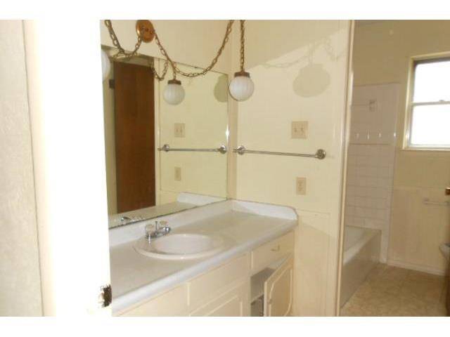 1608 Mims Street, Fort Worth, TX 76112
