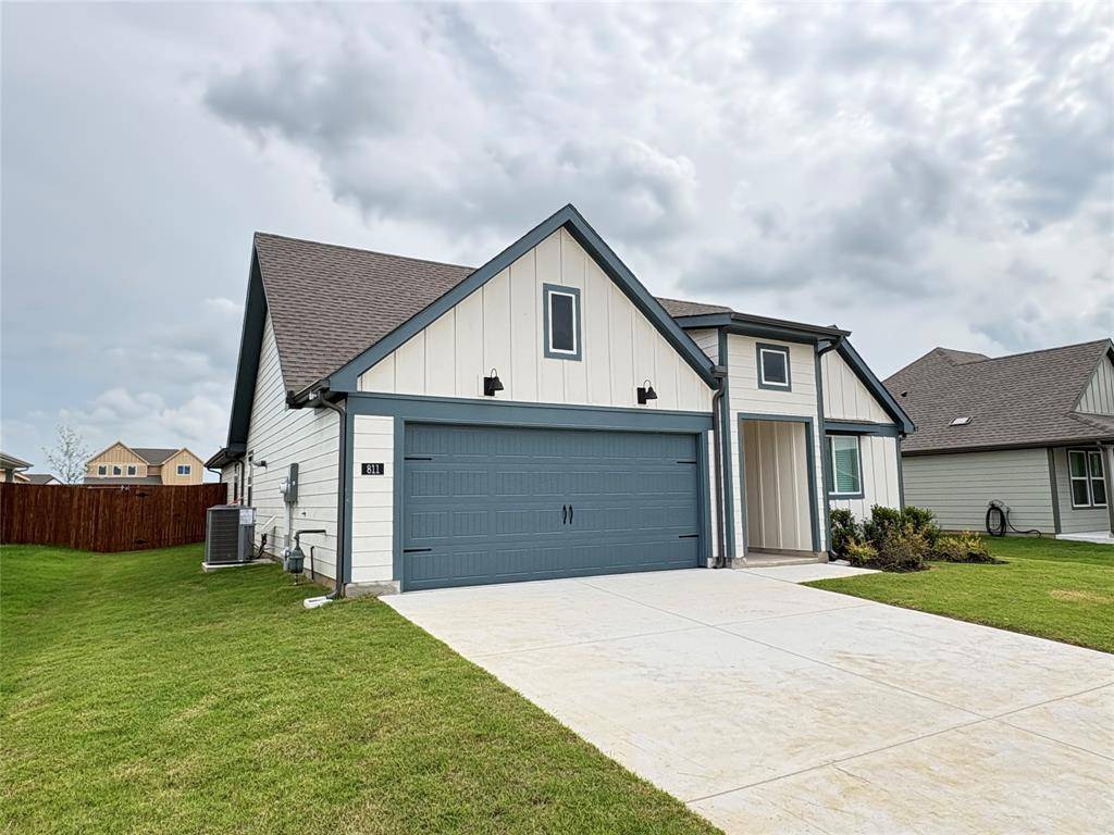 811 Orchid Way, Pilot Point, TX 76258