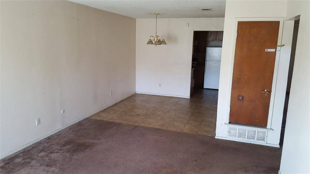 1037 Southmoor Drive, Arlington, TX 76010