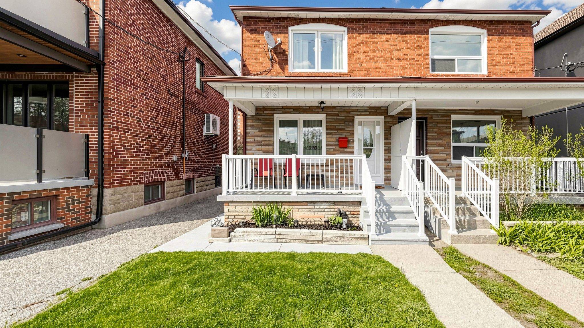 91 Kirknewton RD, Toronto W03, ON M6E 3X9