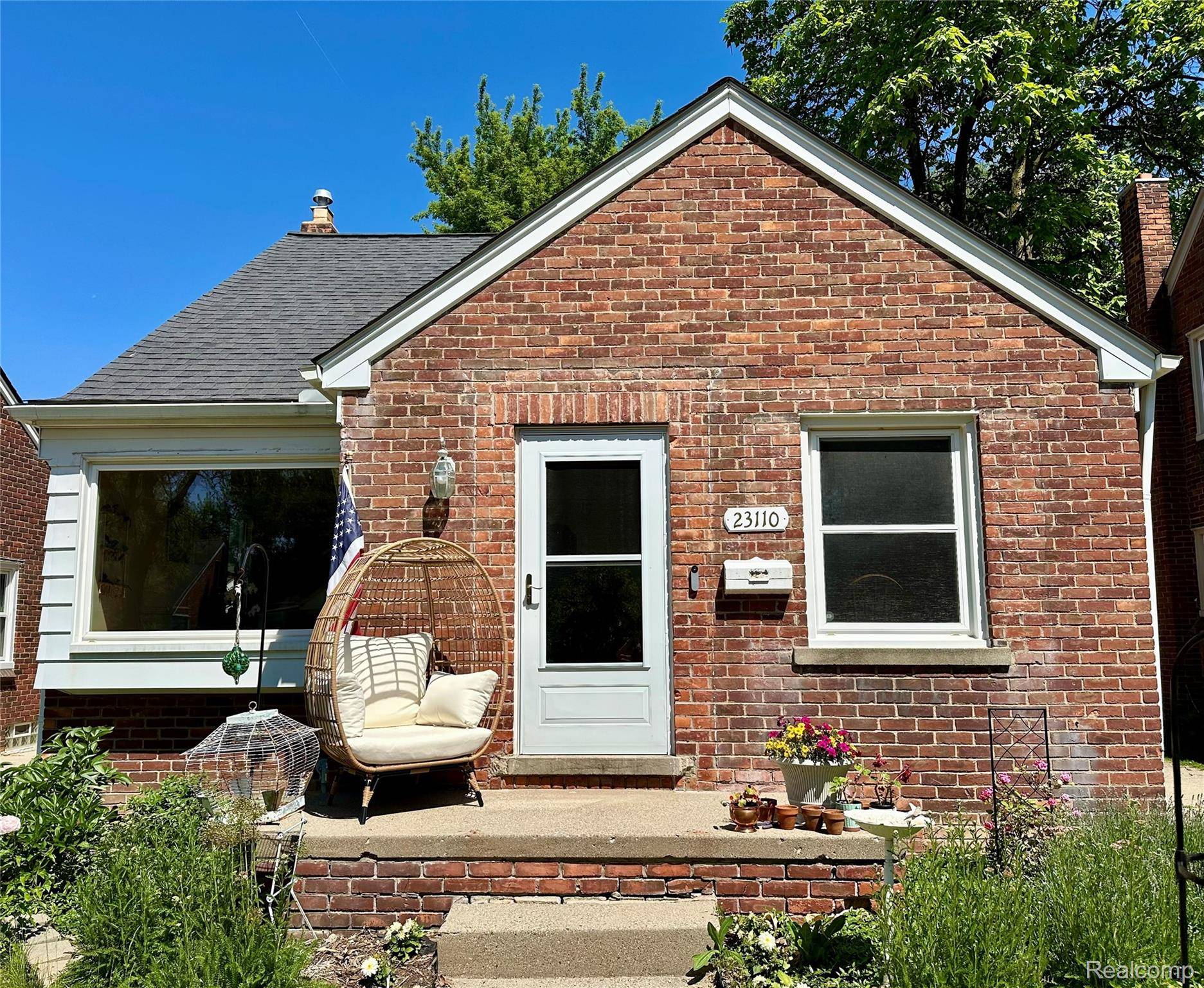 23110 Forest ST, Oak Park, MI 48237