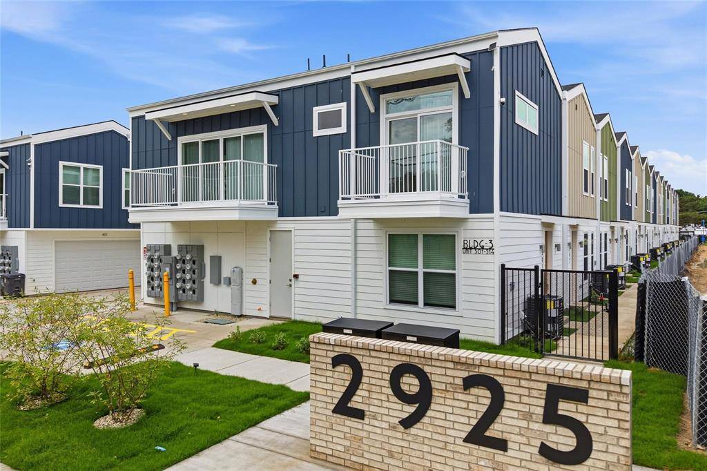 2925 Spruce Valley Lane #302, Dallas, TX 75233