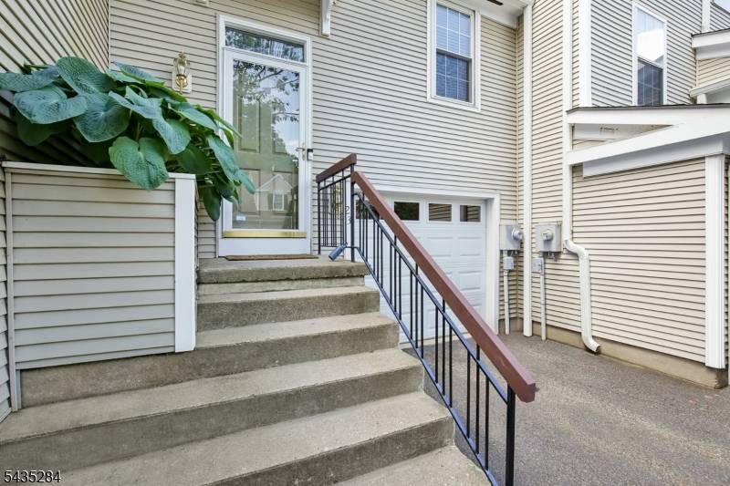 23 Rushmore Ln, Allamuchy Twp., NJ 07840