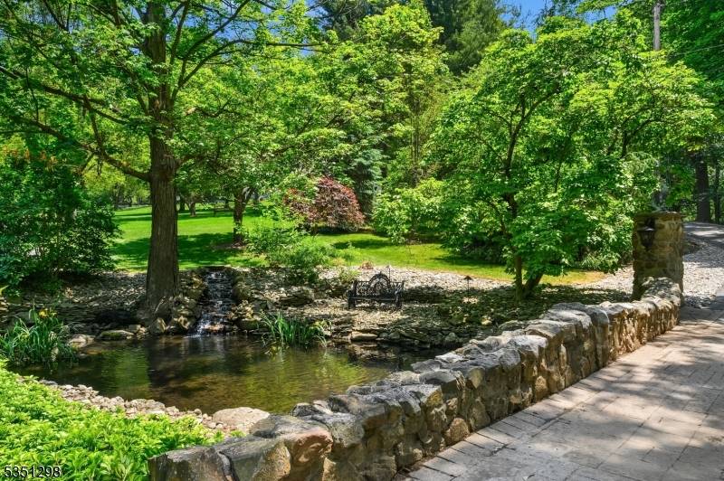 14 Bliss Rd, Mendham Boro, NJ 07945