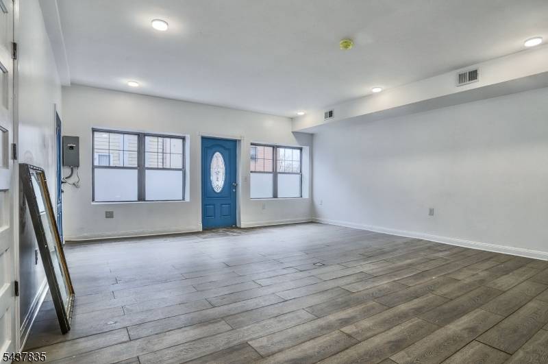 9017 Riverside Pl, North Bergen Twp., NJ 07047