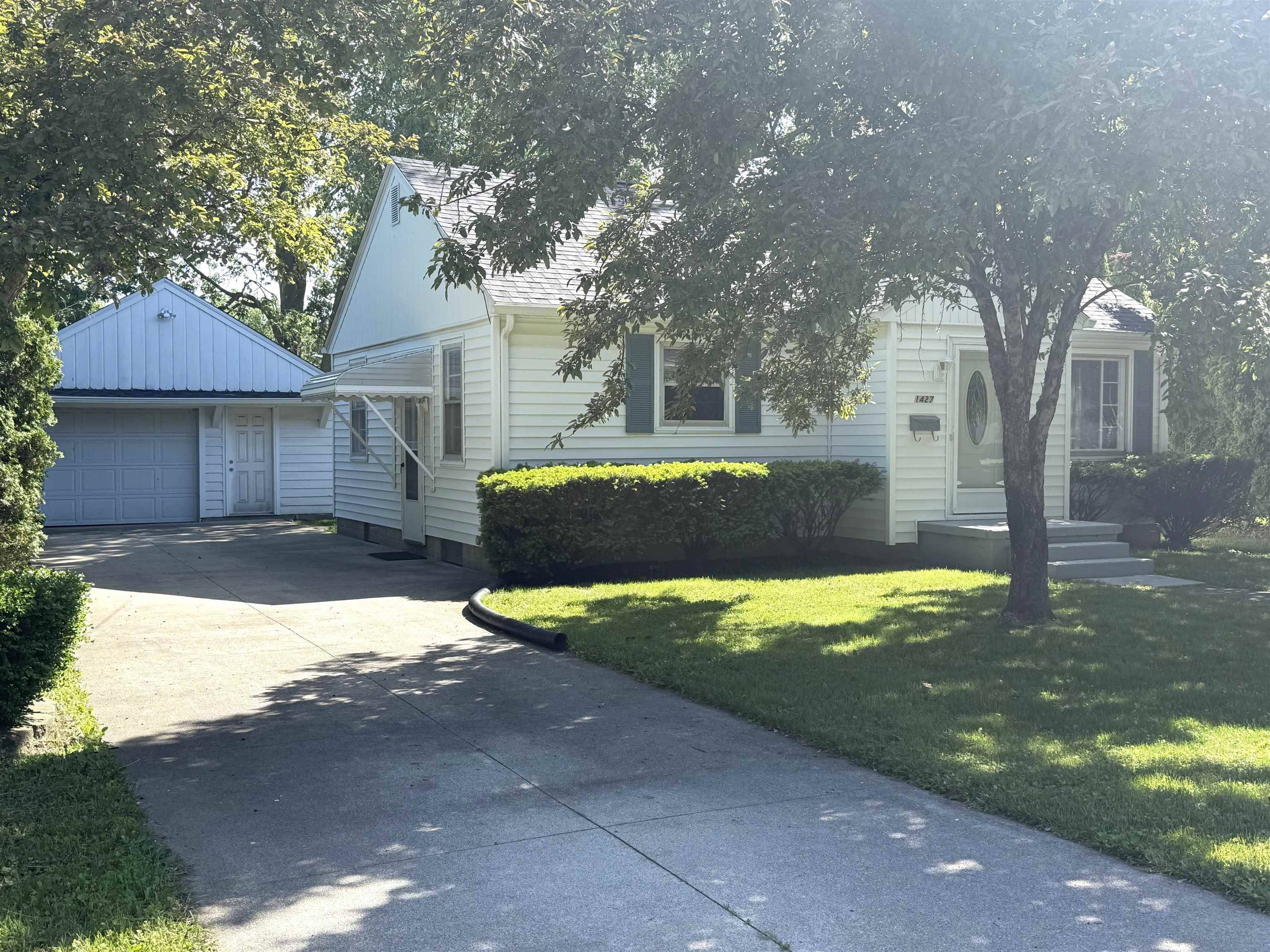 1427 W King ST, Owosso, MI 48867