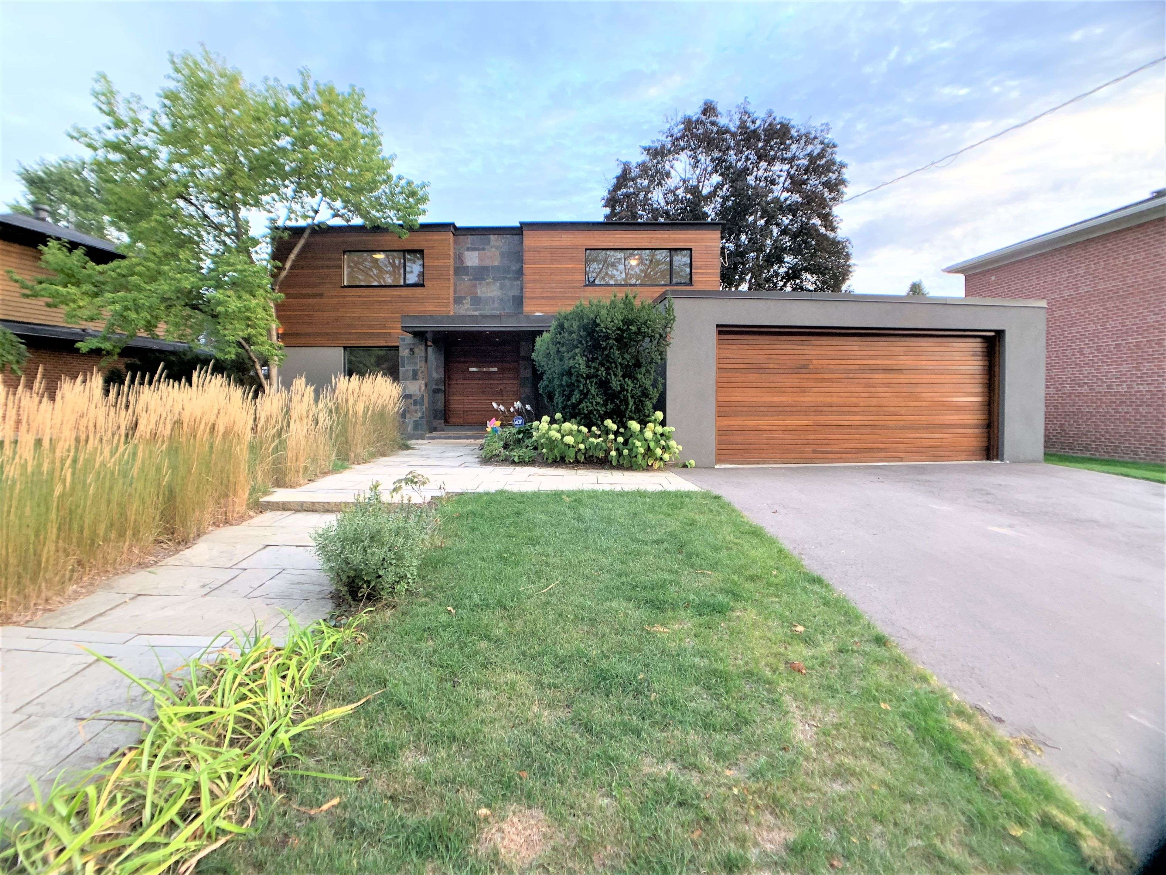 5 Dunlace DR, Toronto C12, ON M2L 2R8