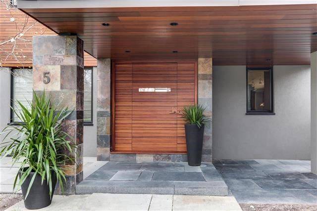 5 Dunlace DR, Toronto C12, ON M2L 2R8