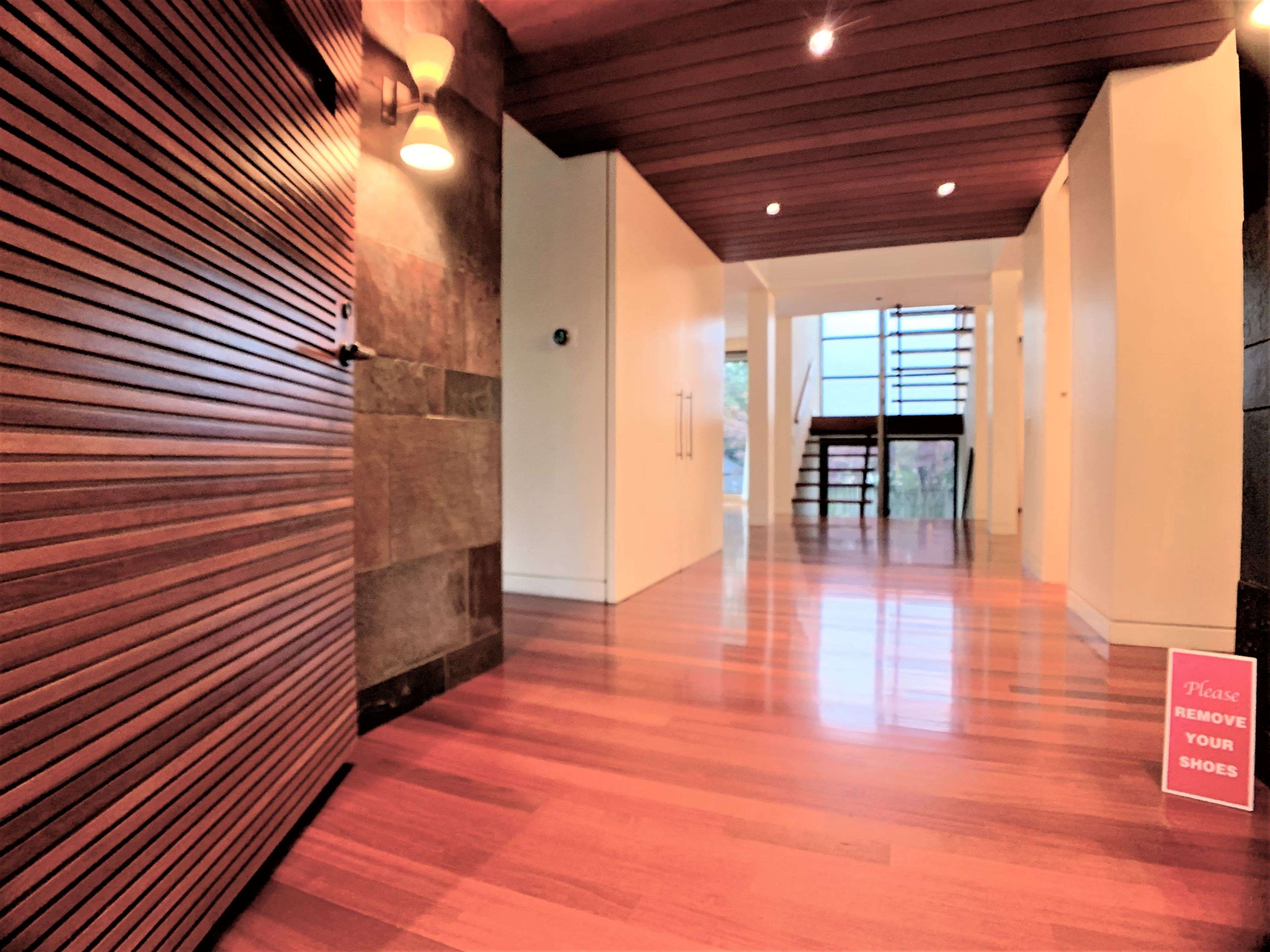 5 Dunlace DR, Toronto C12, ON M2L 2R8