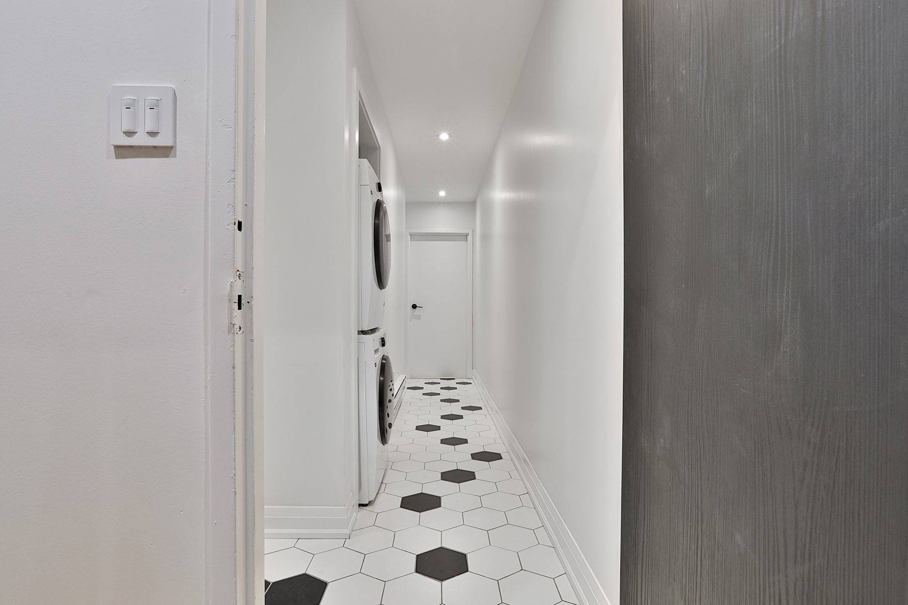 612 Gerrard ST E #2, Toronto E01, ON M4M 1Y3