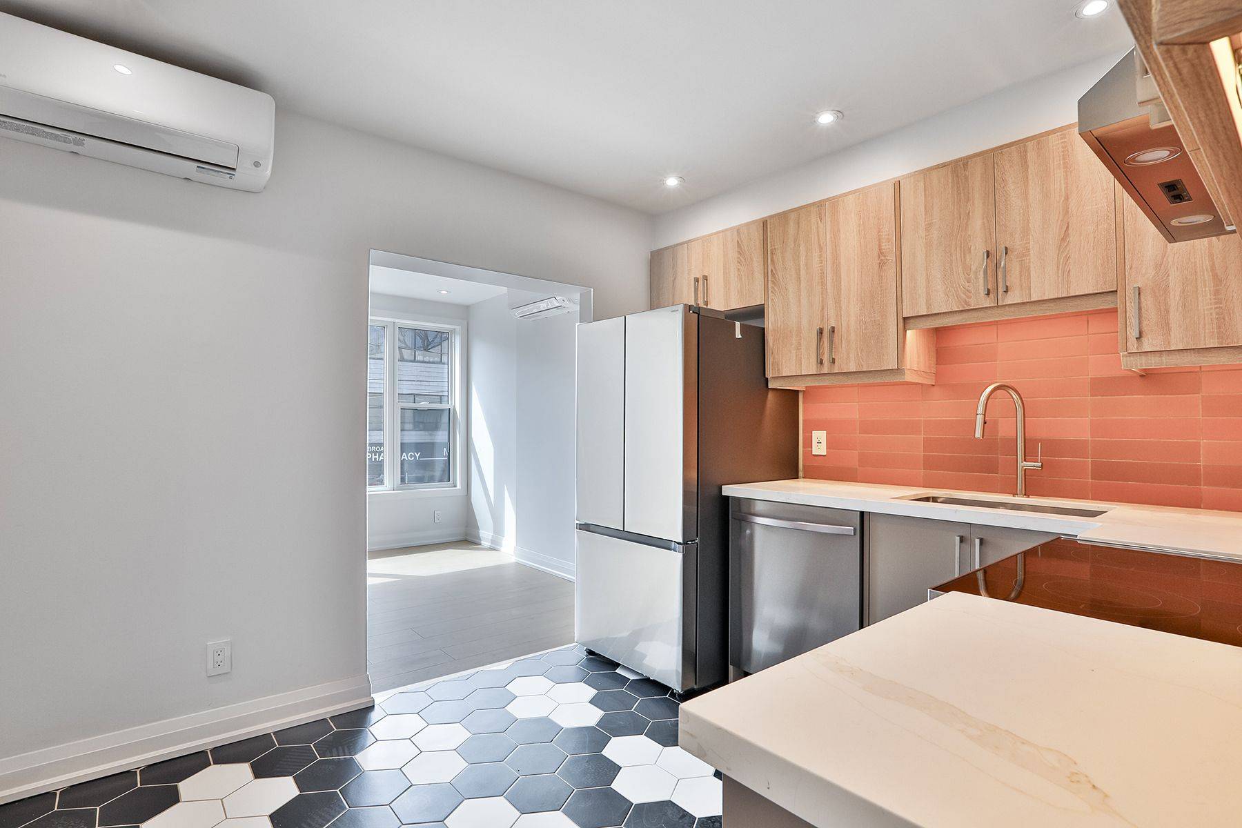 612 Gerrard ST E #2, Toronto E01, ON M4M 1Y3