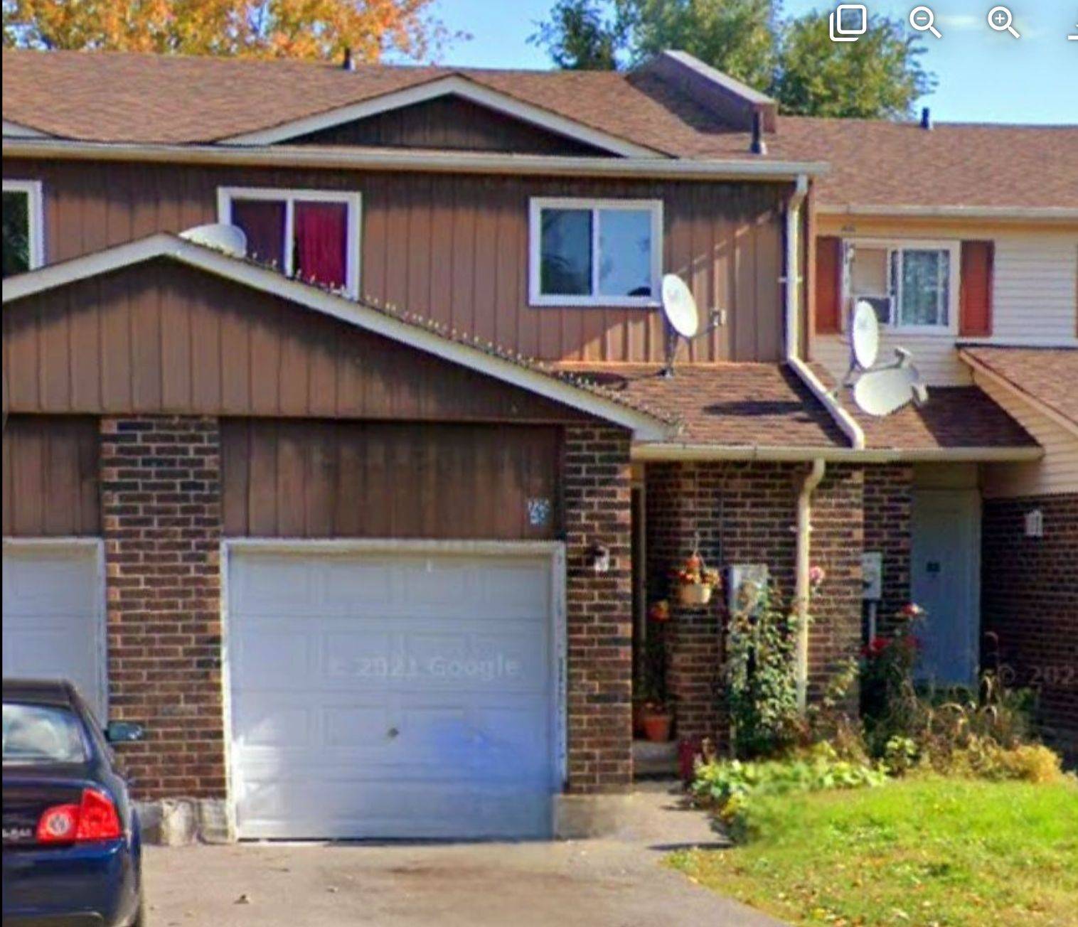 725 Cricklewood DR #5, Oshawa, ON L1K 1R5