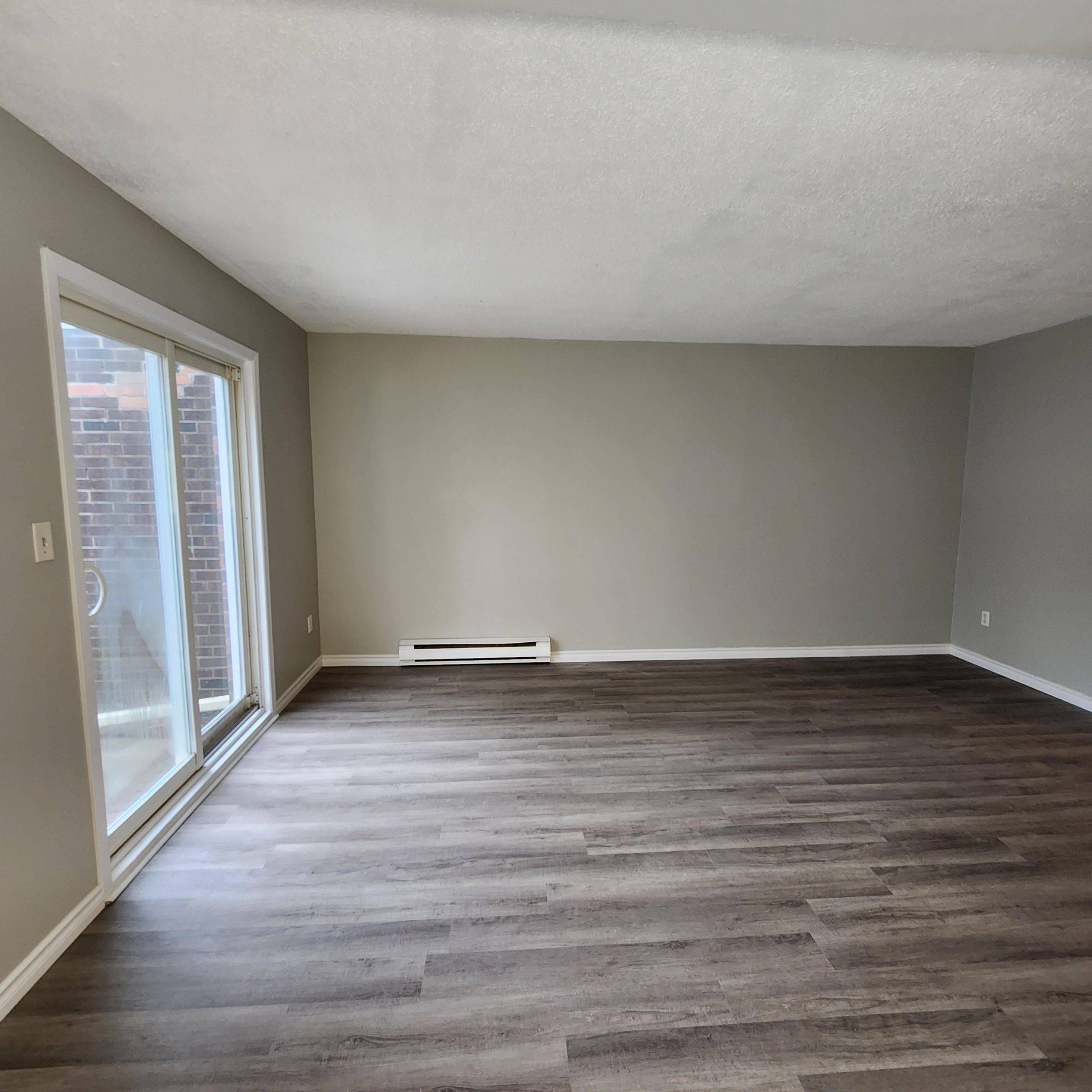 725 Cricklewood DR #5, Oshawa, ON L1K 1R5