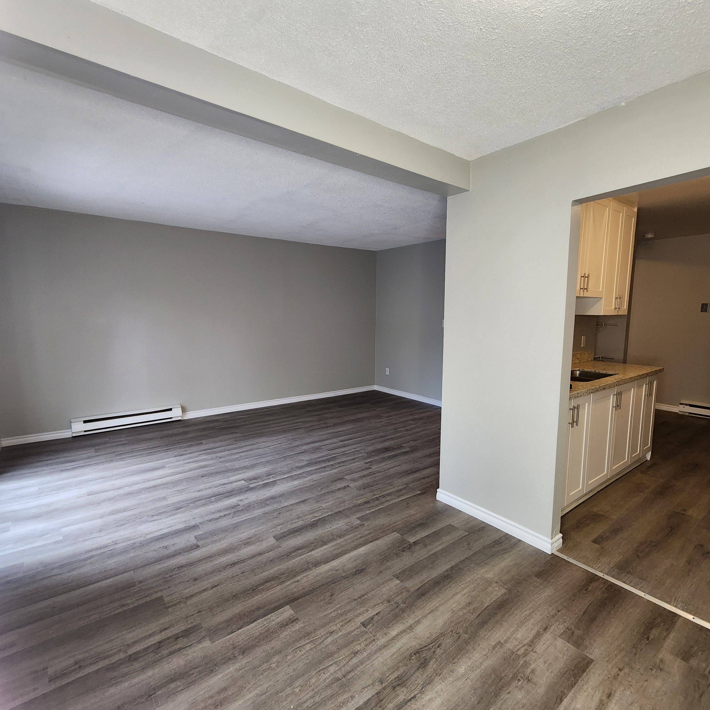 725 Cricklewood DR #5, Oshawa, ON L1K 1R5
