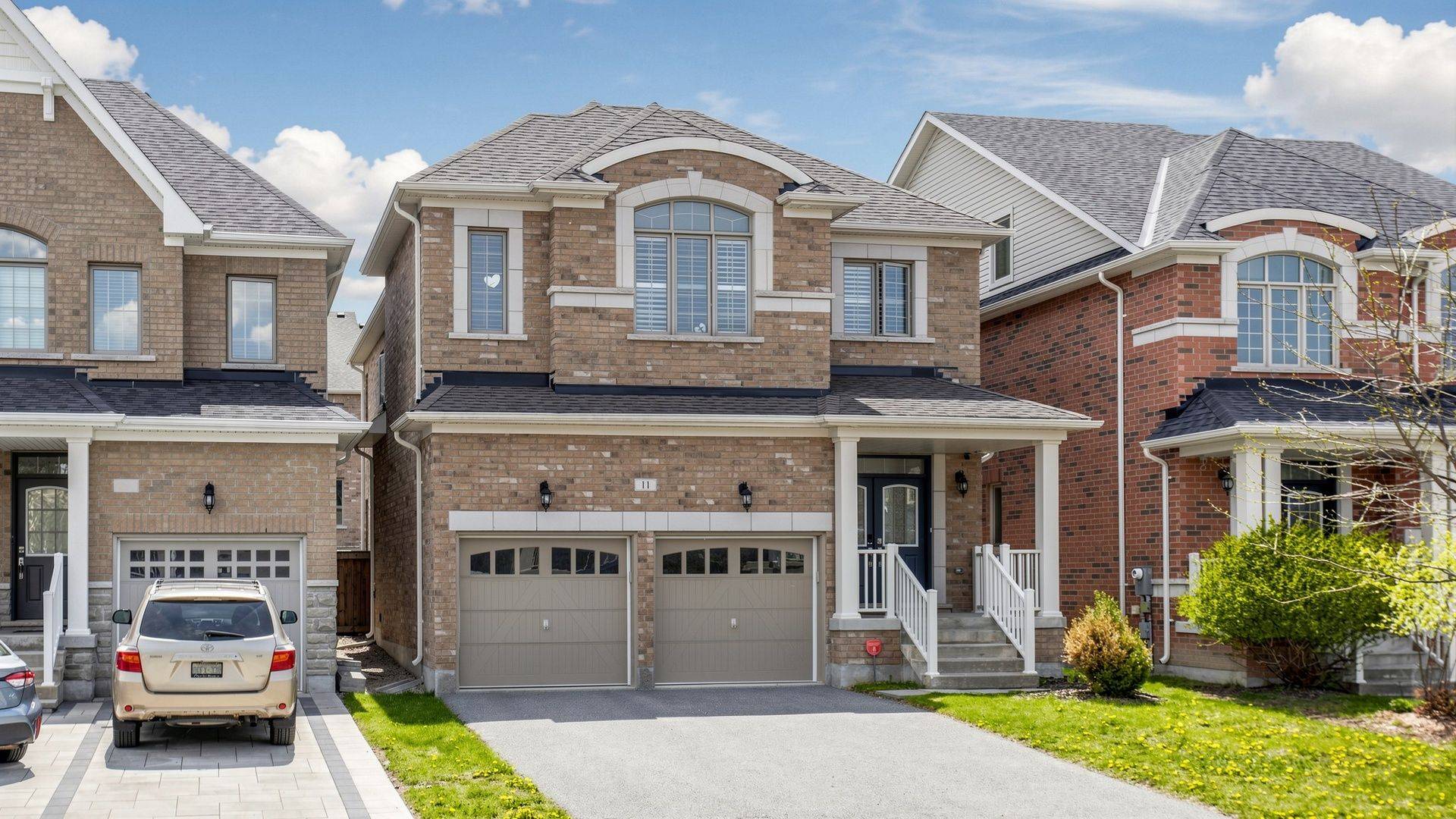 11 Peter Miller ST, Aurora, ON L4G 0W4
