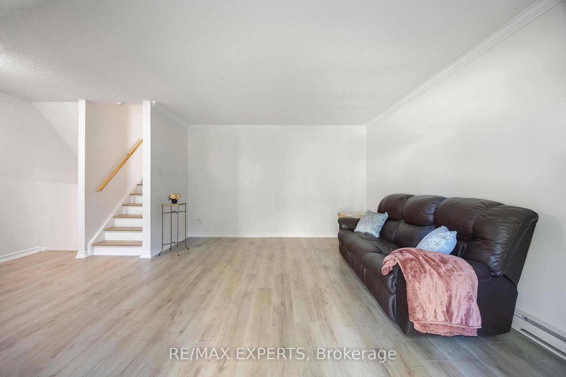 242 Milestone CRES, Aurora, ON L4G 3M2