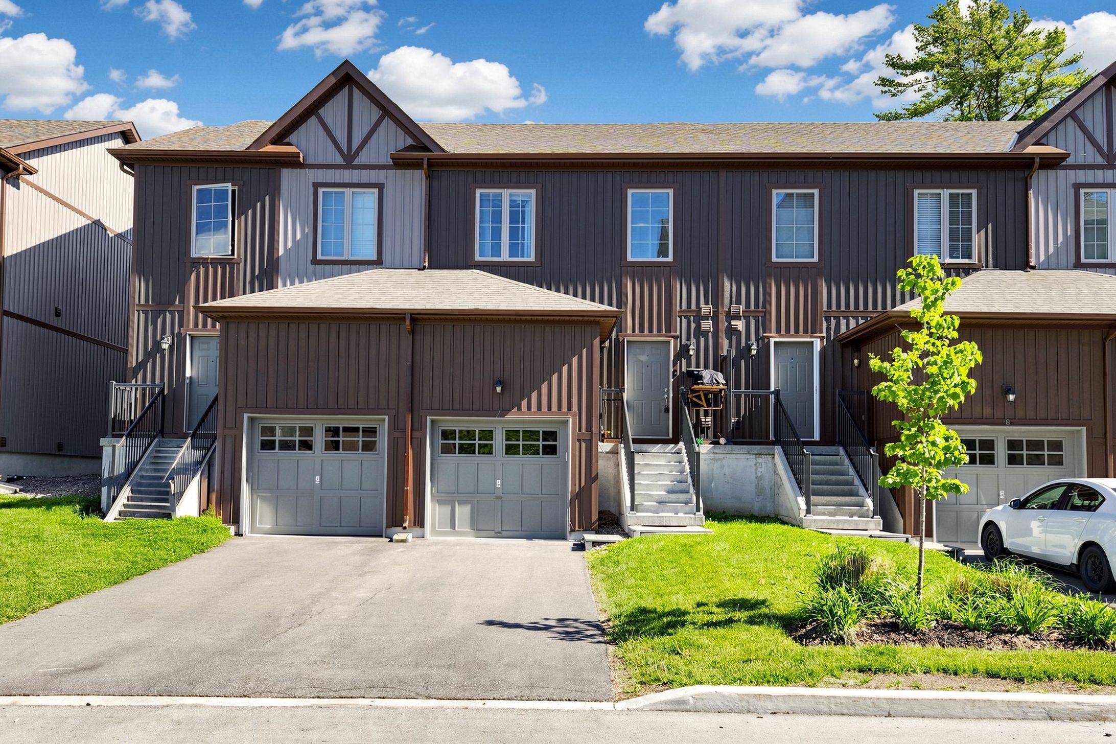 110 Grew BLVD #TH07, Georgina, ON L0E 1L0