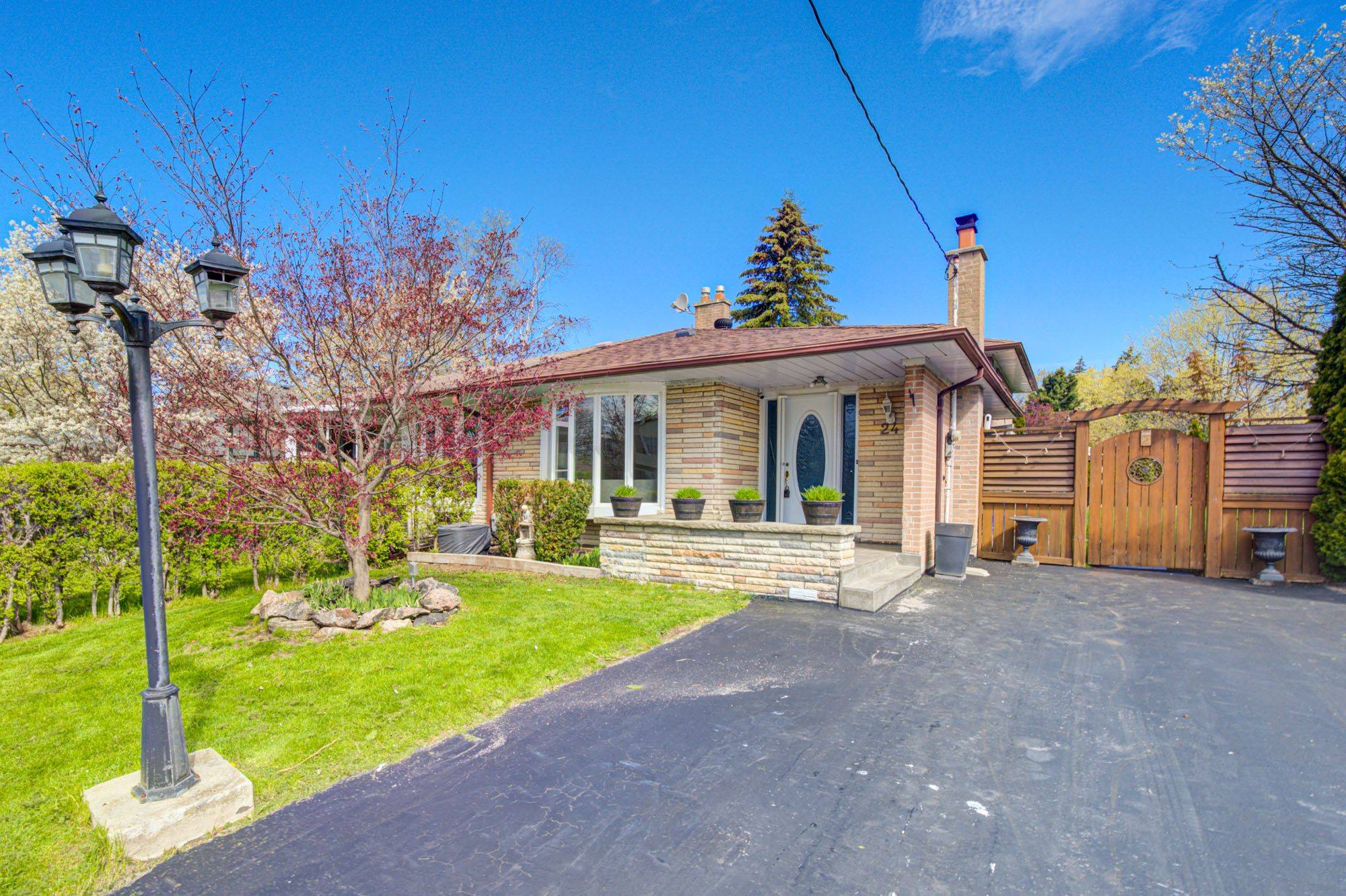 24 Friar Tuck RD, Markham, ON L3P 1L9