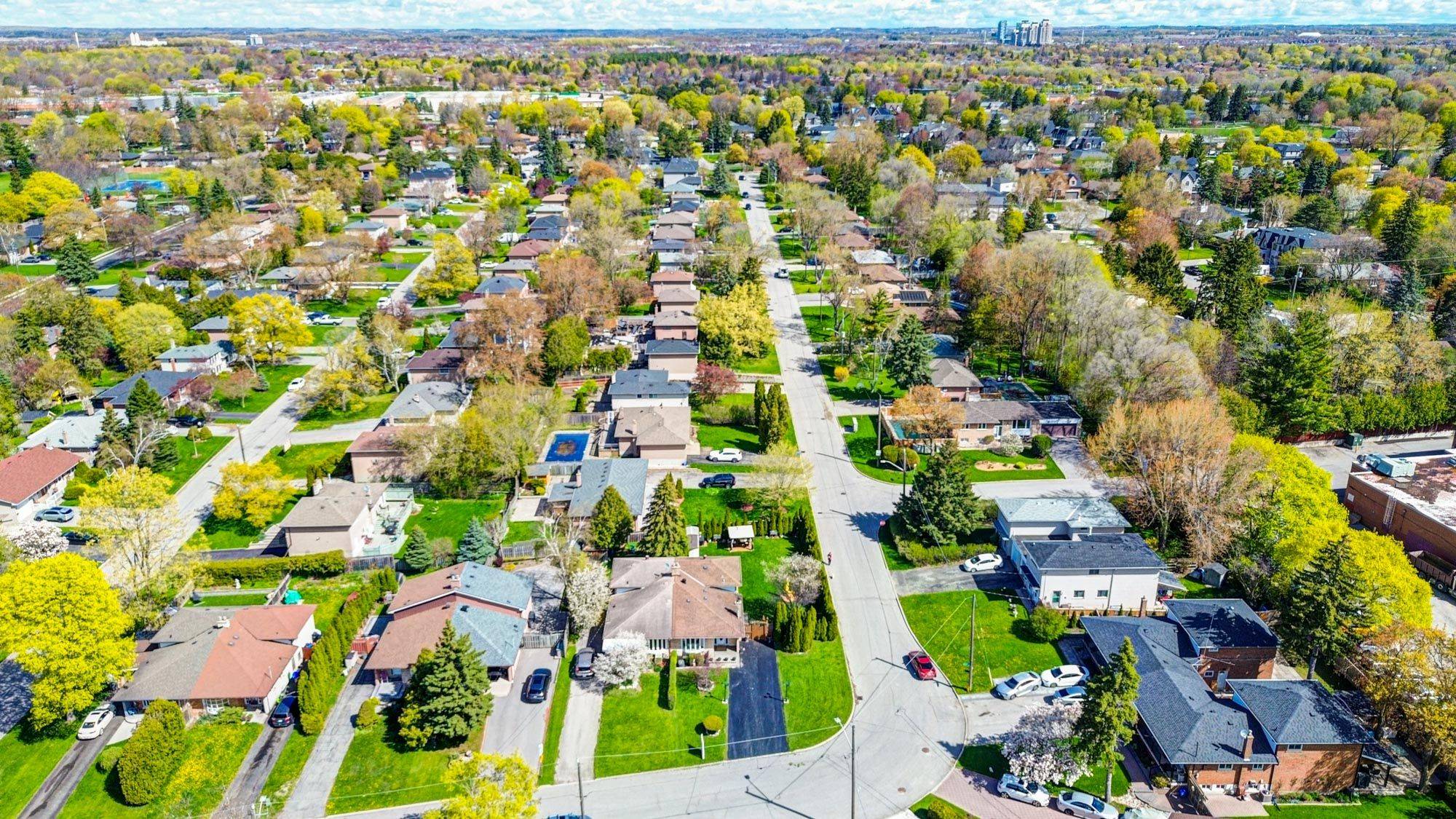 24 Friar Tuck RD, Markham, ON L3P 1L9