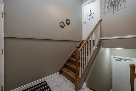 39 Monique CRES #Lower, Barrie, ON L4M 6Y3