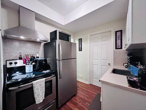 39 Monique CRES #Lower, Barrie, ON L4M 6Y3