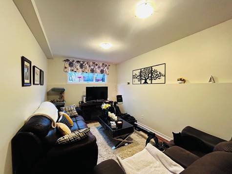 39 Monique CRES #Lower, Barrie, ON L4M 6Y3