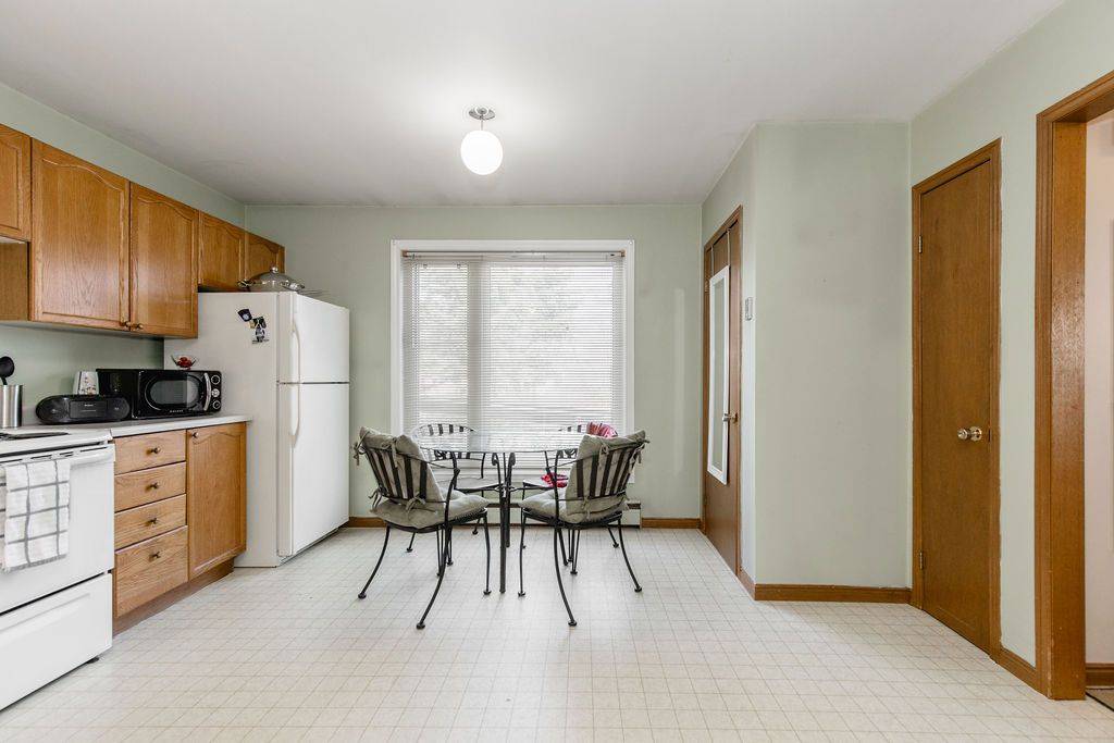 4 Shaw ST, Springwater, ON L0L 1P0