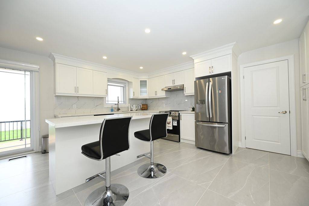 88 Bayshore DR, Ramara, ON L0K 1B0