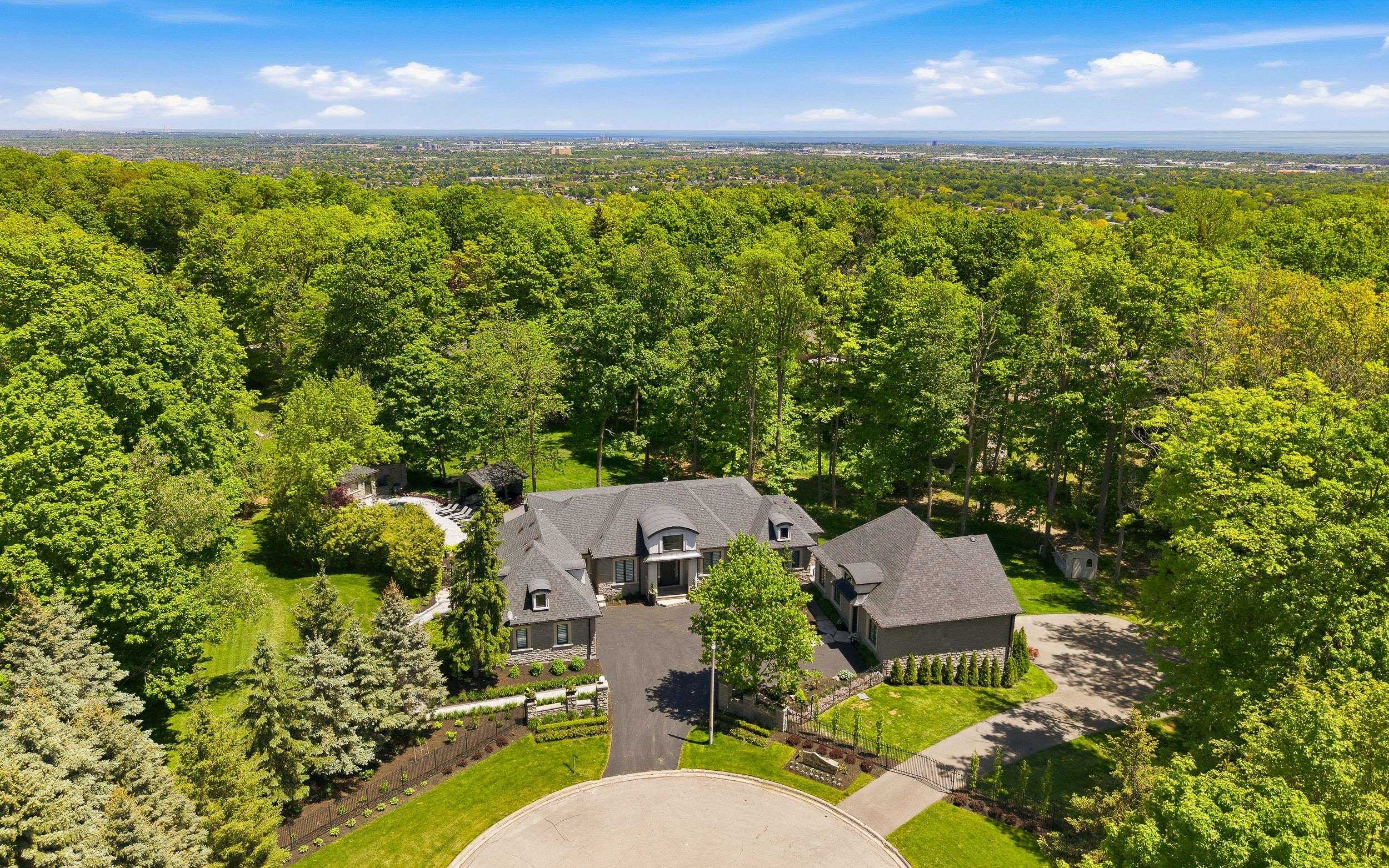 3205 Highpoint CT, Burlington, ON L7P 0P9
