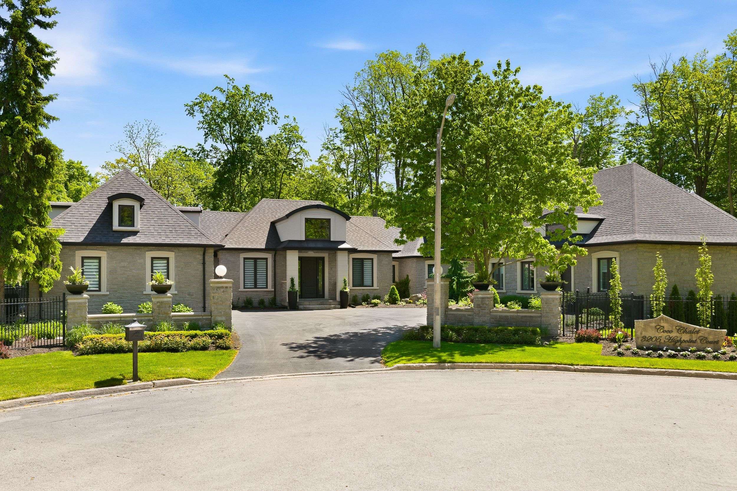3205 Highpoint CT, Burlington, ON L7P 0P9