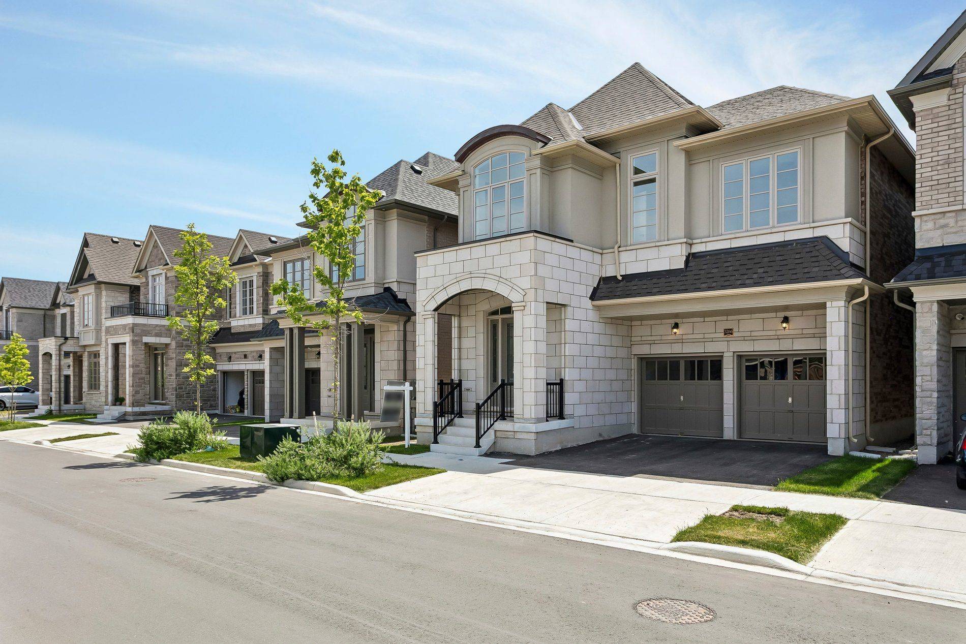 3266 Millicent AVE, Oakville, ON L6H 0V8