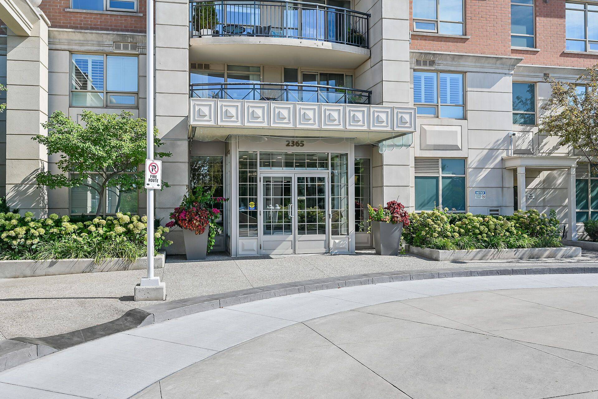2365 Central Park DR #601, Oakville, ON L6H 0C7