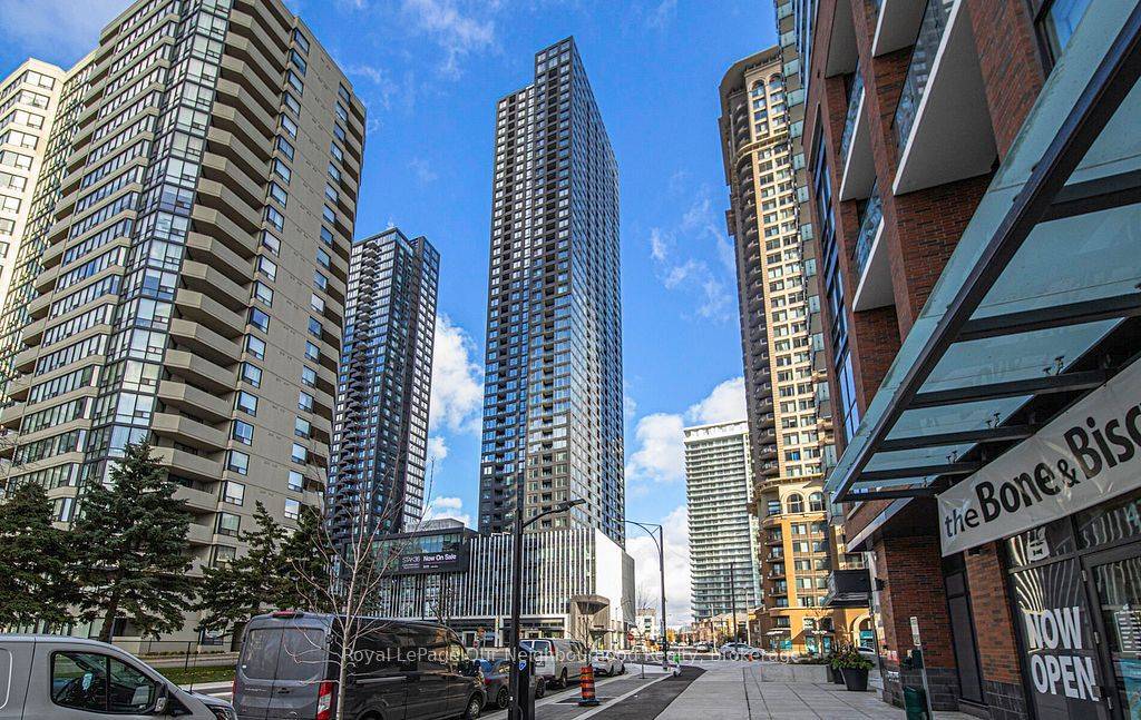 395 Square One DR #412, Mississauga, ON L5B 0P6