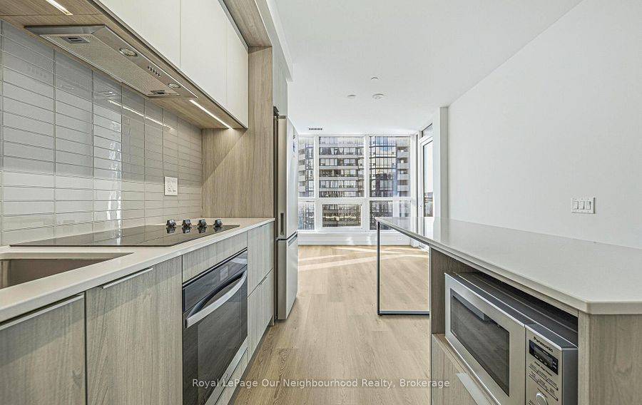 395 Square One DR #412, Mississauga, ON L5B 0P6