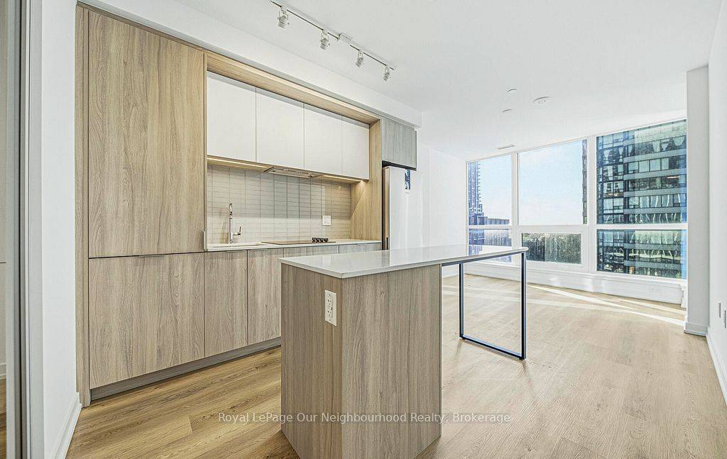 395 Square One DR #412, Mississauga, ON L5B 0P6