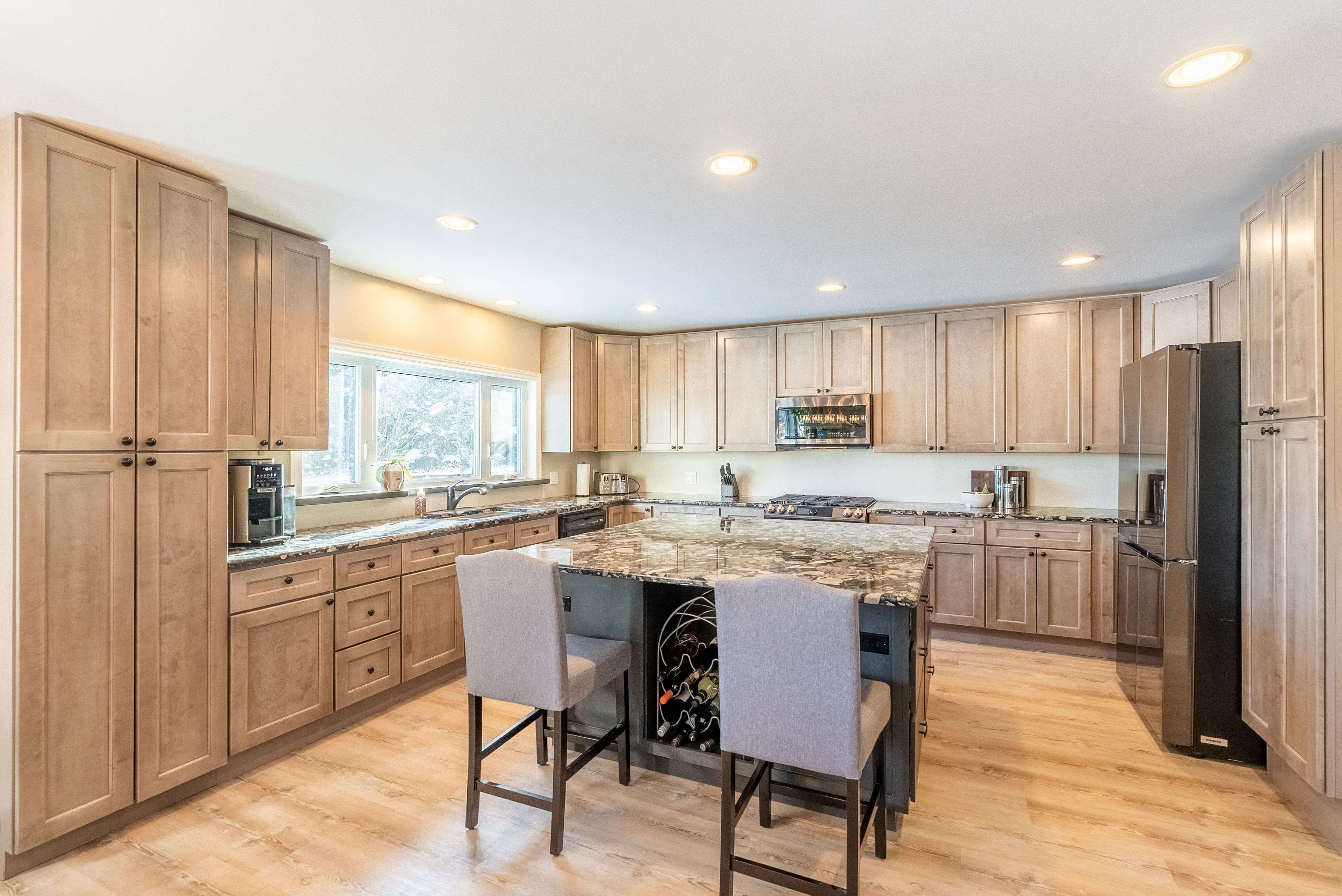 196 Circle RD, Hastings Highlands, ON K0L 2K0