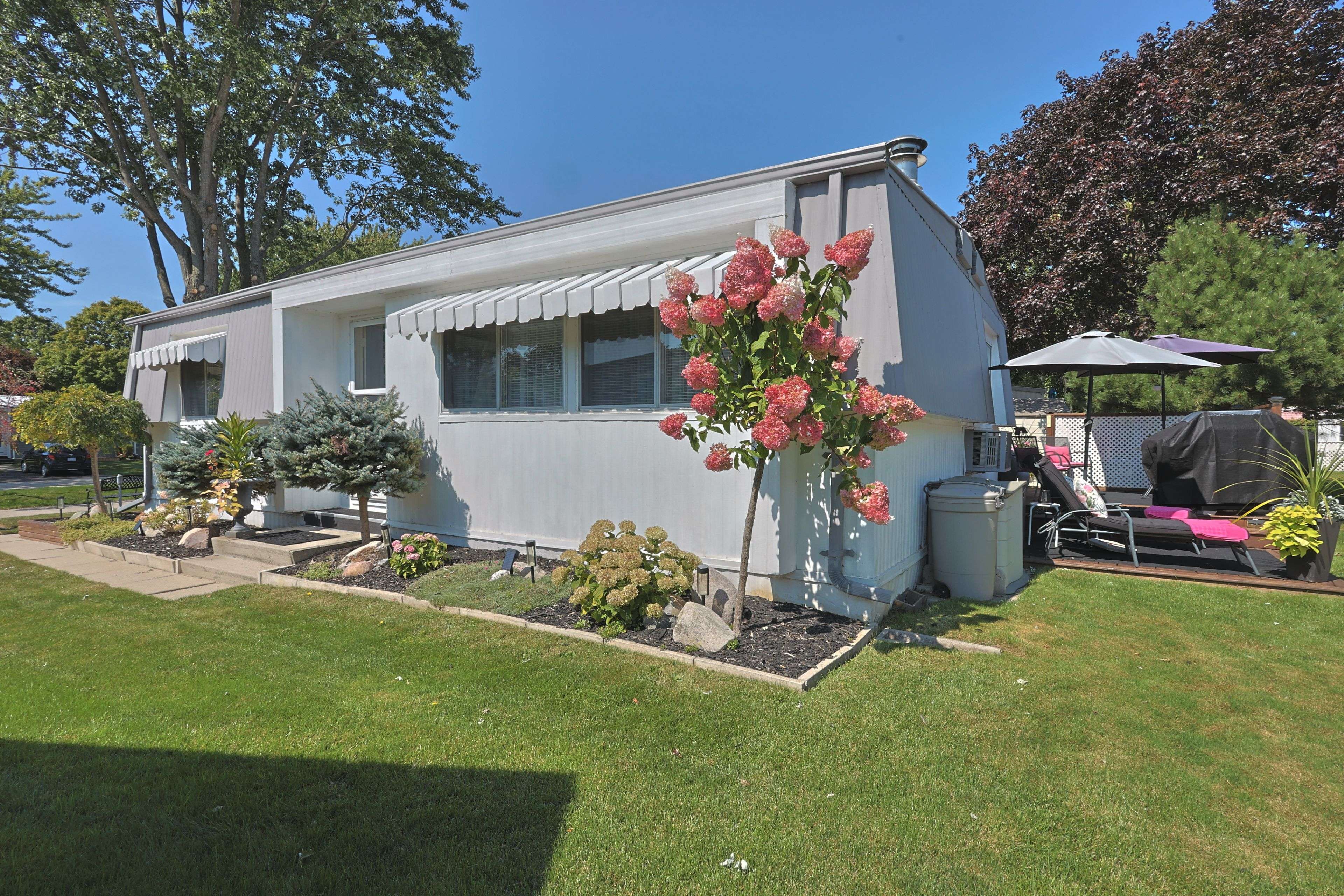 208 Biltmore DR, South Huron, ON N0M 1T0