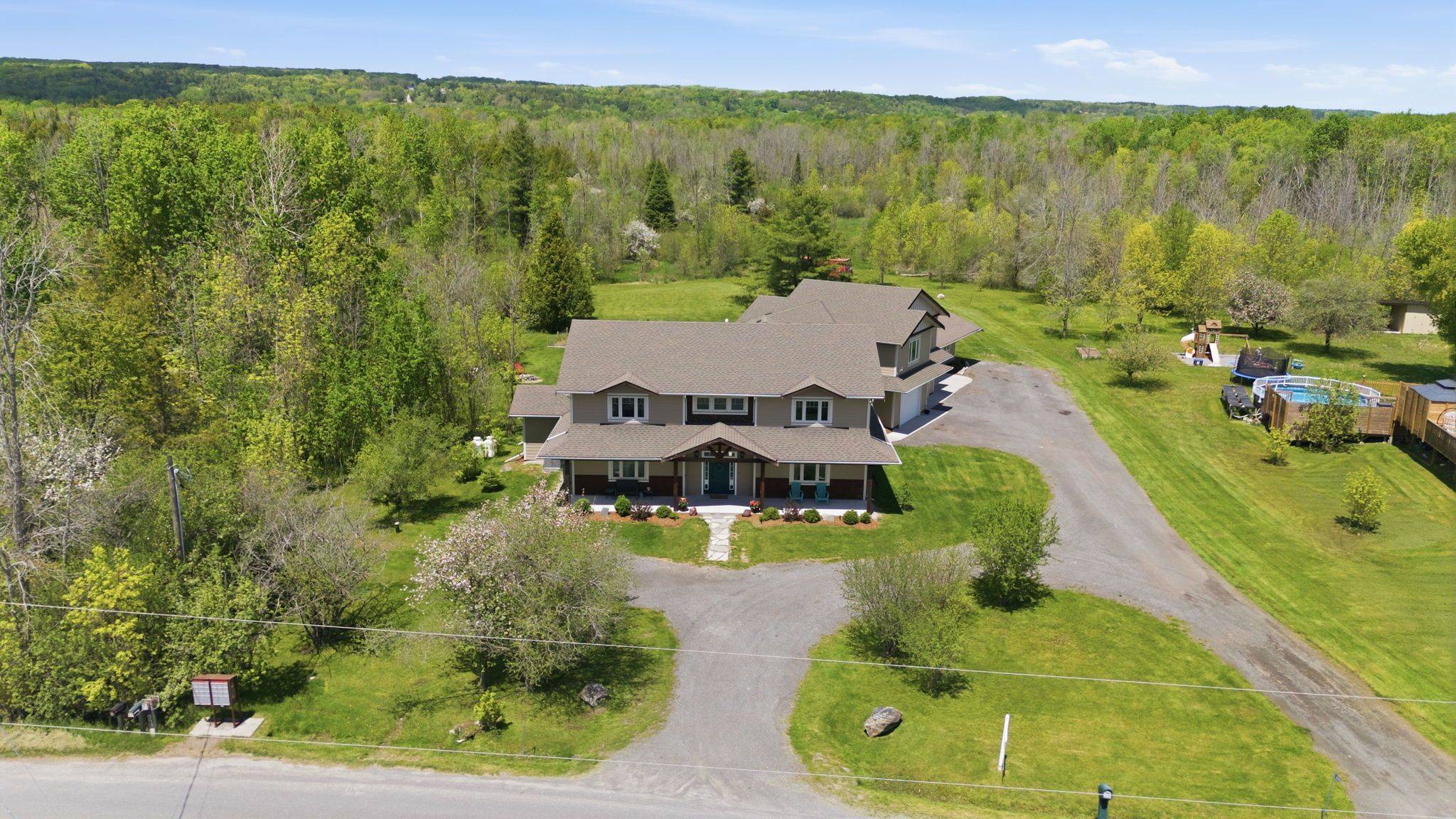 190 Lakeshore RD, Brighton, ON K0K 1H0