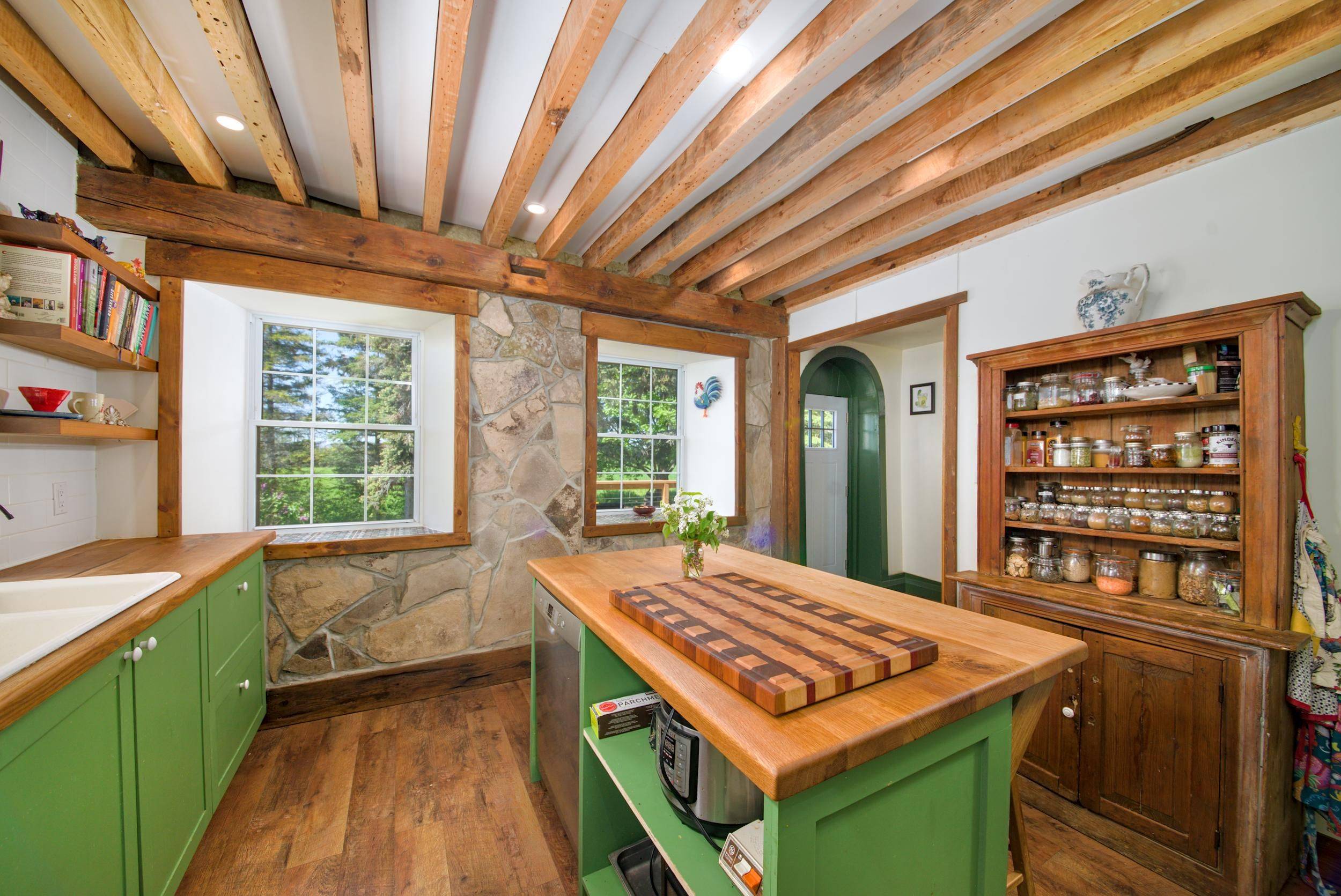 190 Wilmer RD, Frontenac Islands, ON K0H 2Y0
