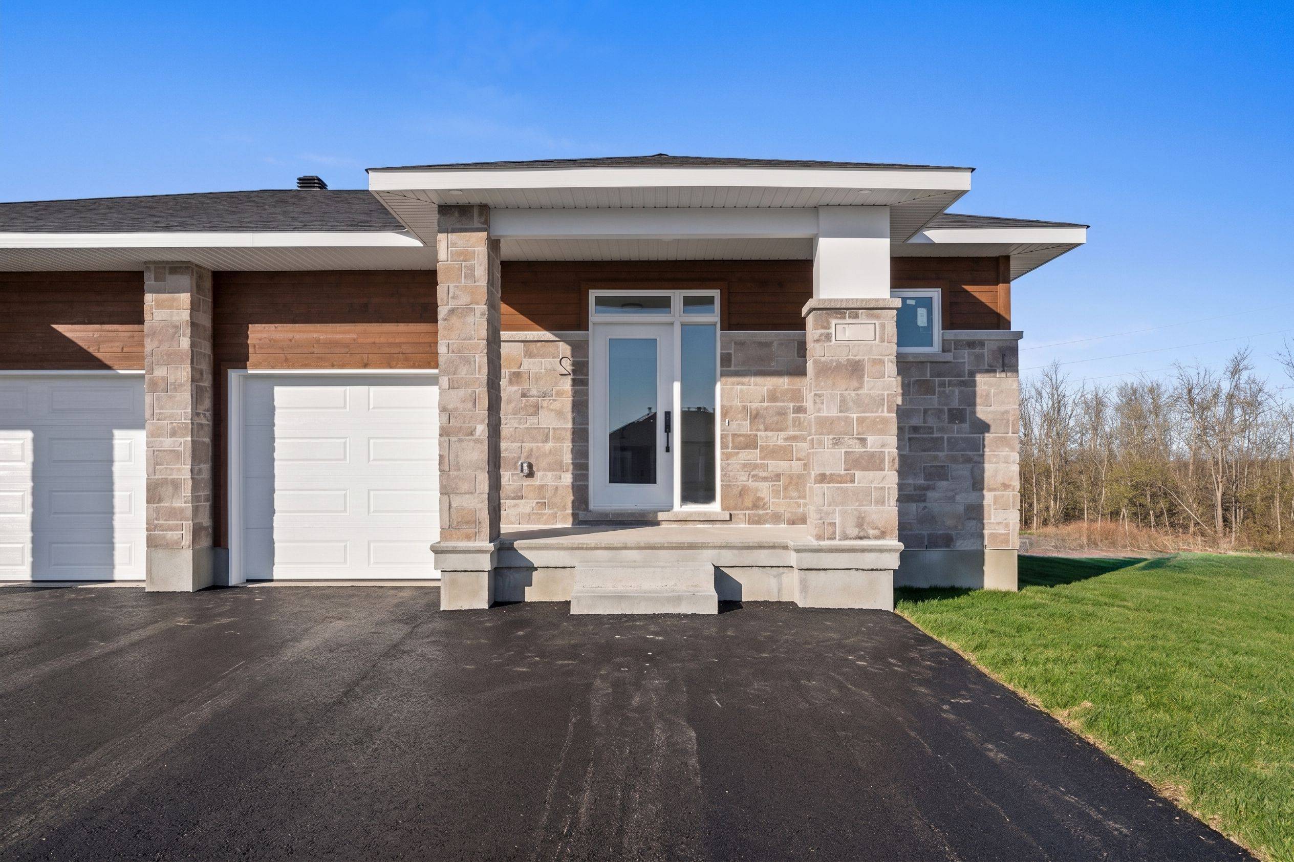 1102 Moore ST #2, Brockville, ON K6V 0H2