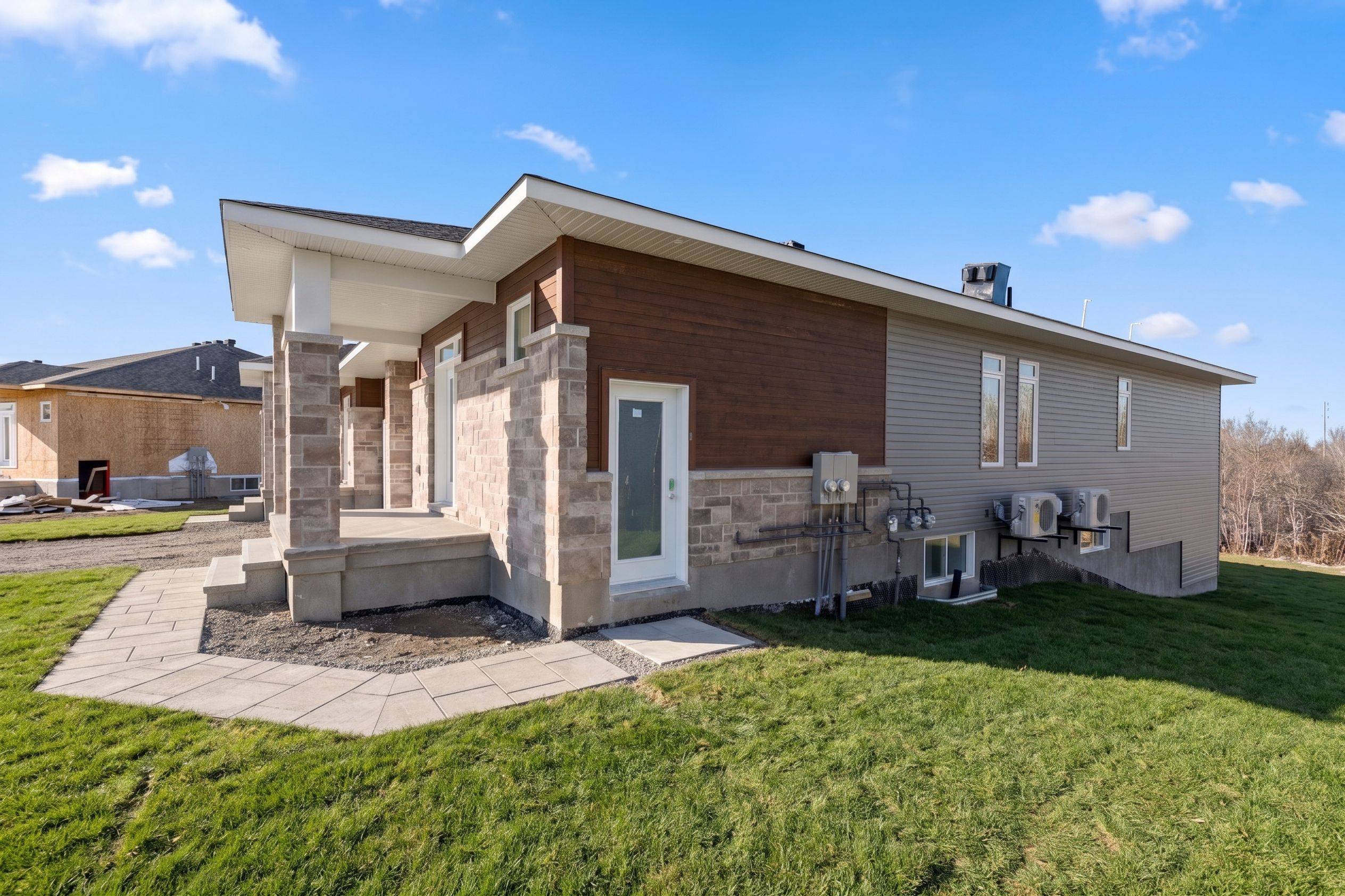 1102 Moore ST #2, Brockville, ON K6V 0H2