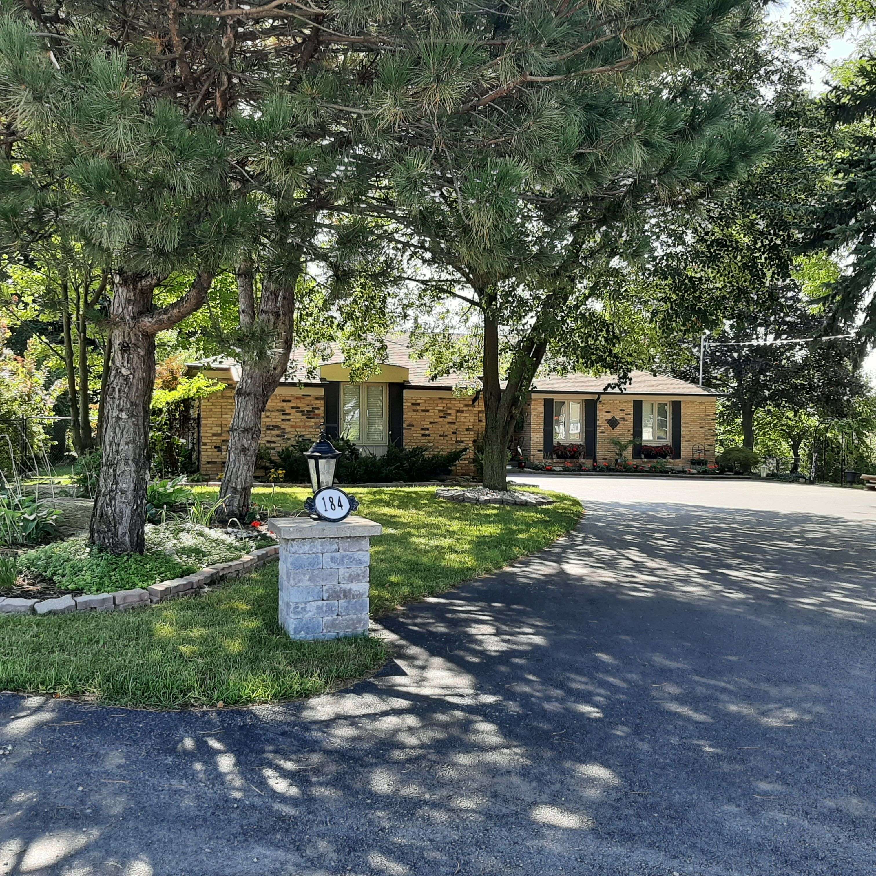 184 Dundas ST E #Upper Level (Only), Hamilton, ON L8N 2Z7