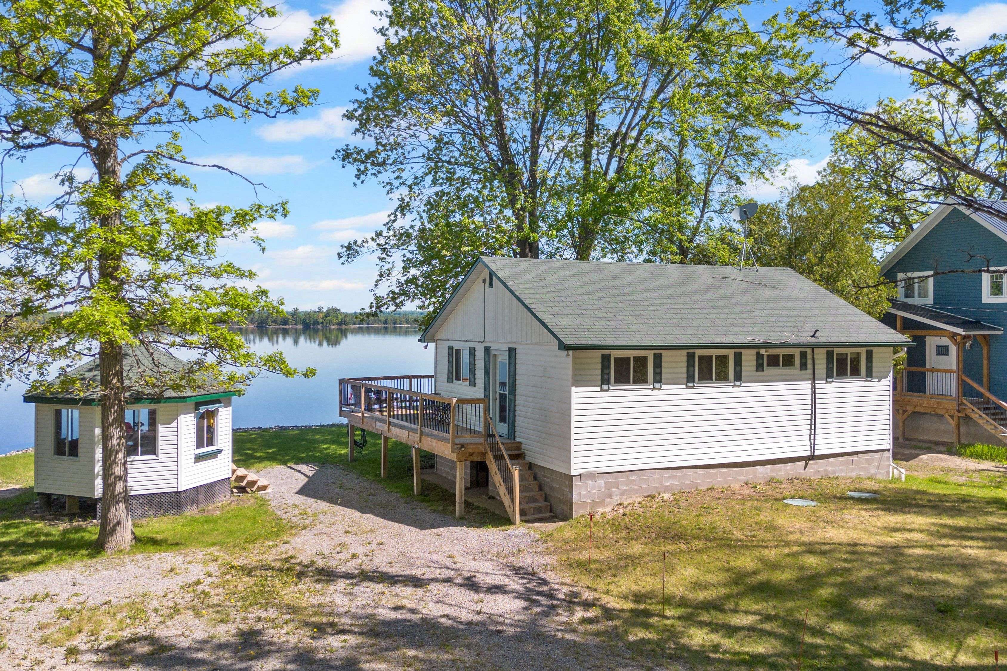 339 Leavoy LN, Horton, ON K7V 3Z8