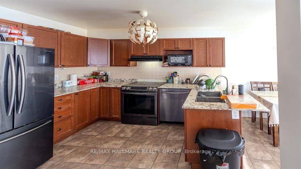 39 Chesapeake CRES, Barrhaven, ON K2J 0L5