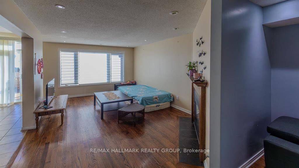 39 Chesapeake CRES, Barrhaven, ON K2J 0L5