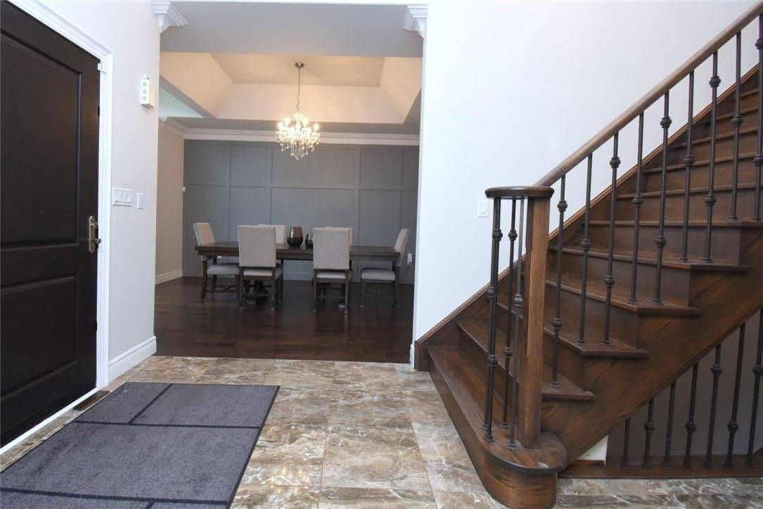 708 Winston RD, Grimsby, ON L3M 4E8