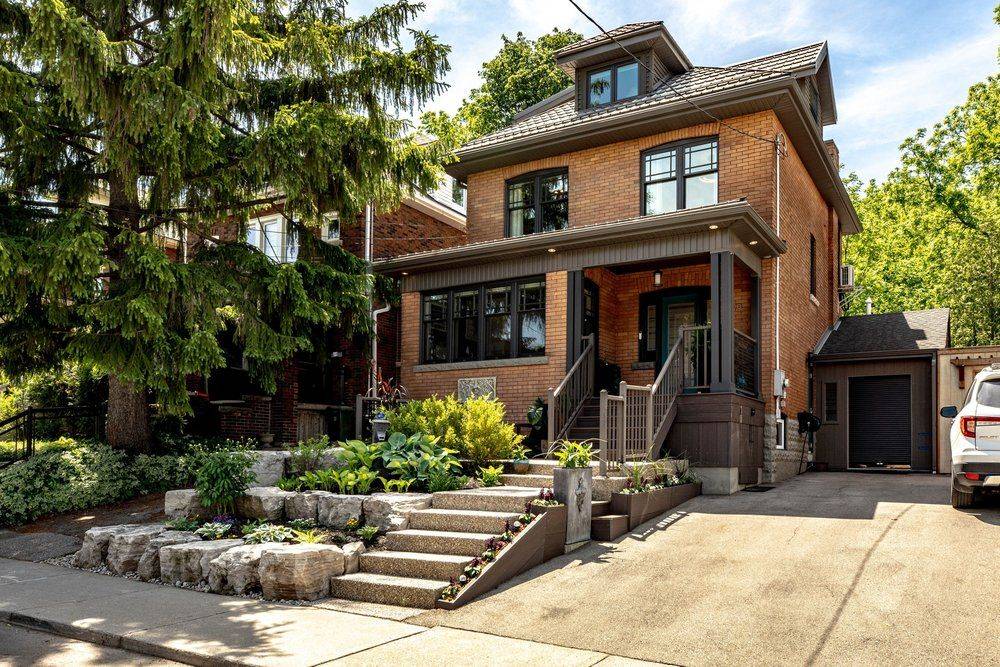 99 Hillcrest AVE, Hamilton, ON L8P 2X1