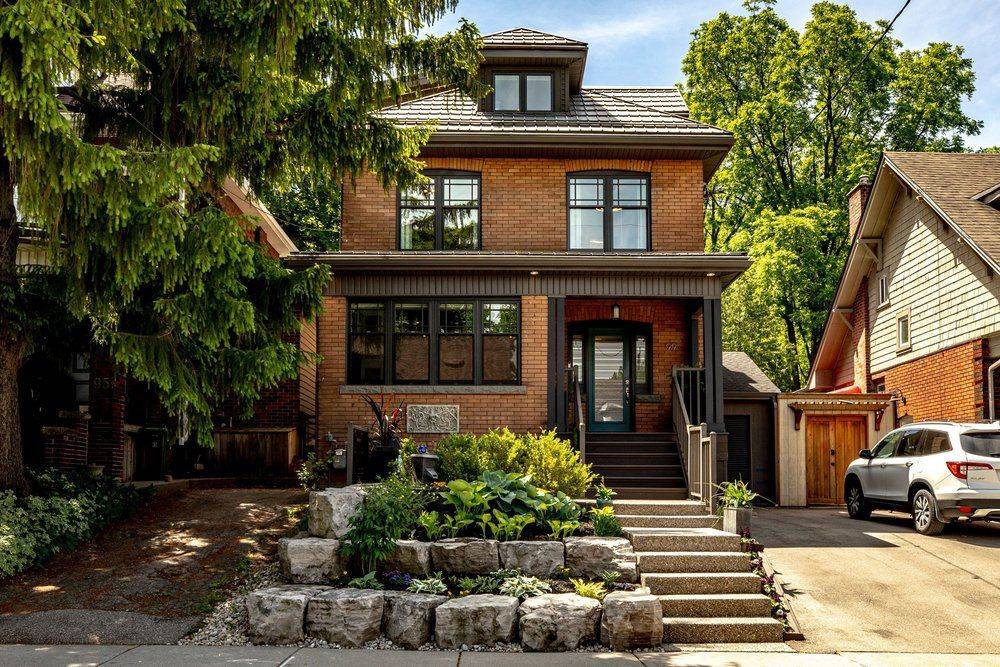 99 Hillcrest AVE, Hamilton, ON L8P 2X1