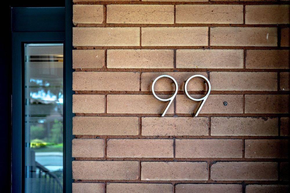 99 Hillcrest AVE, Hamilton, ON L8P 2X1