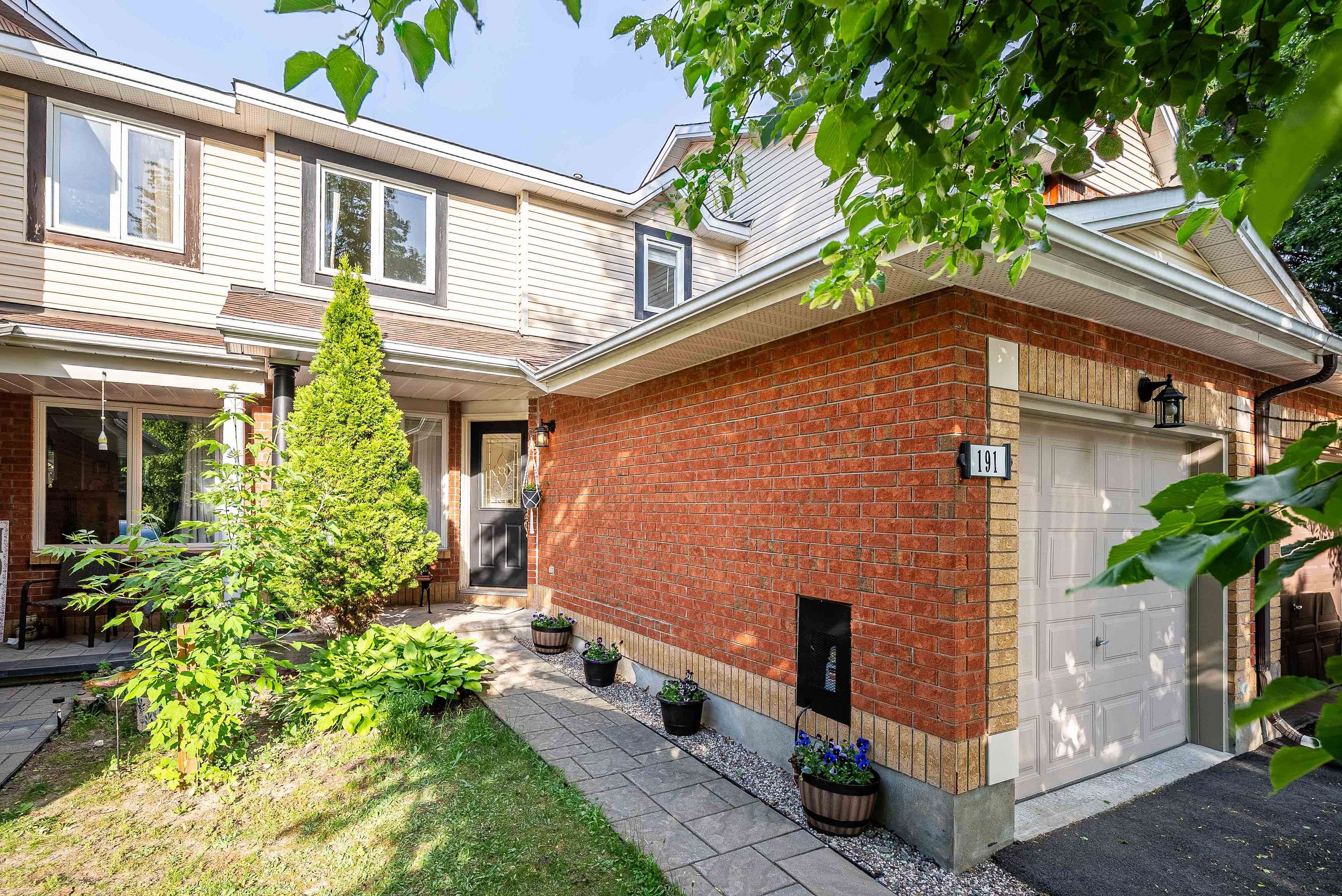 191 Beatrice DR, Barrhaven, ON K2J 4P2
